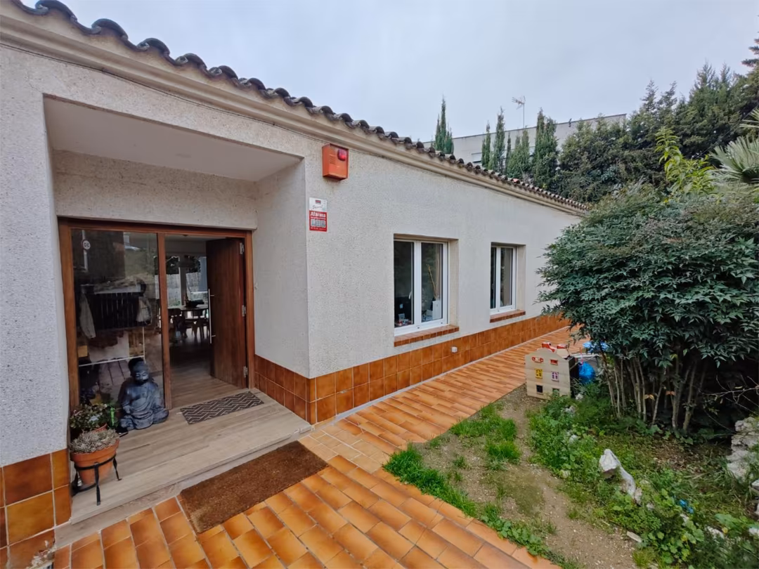 Chalet en  Avinguda del Baixador 131