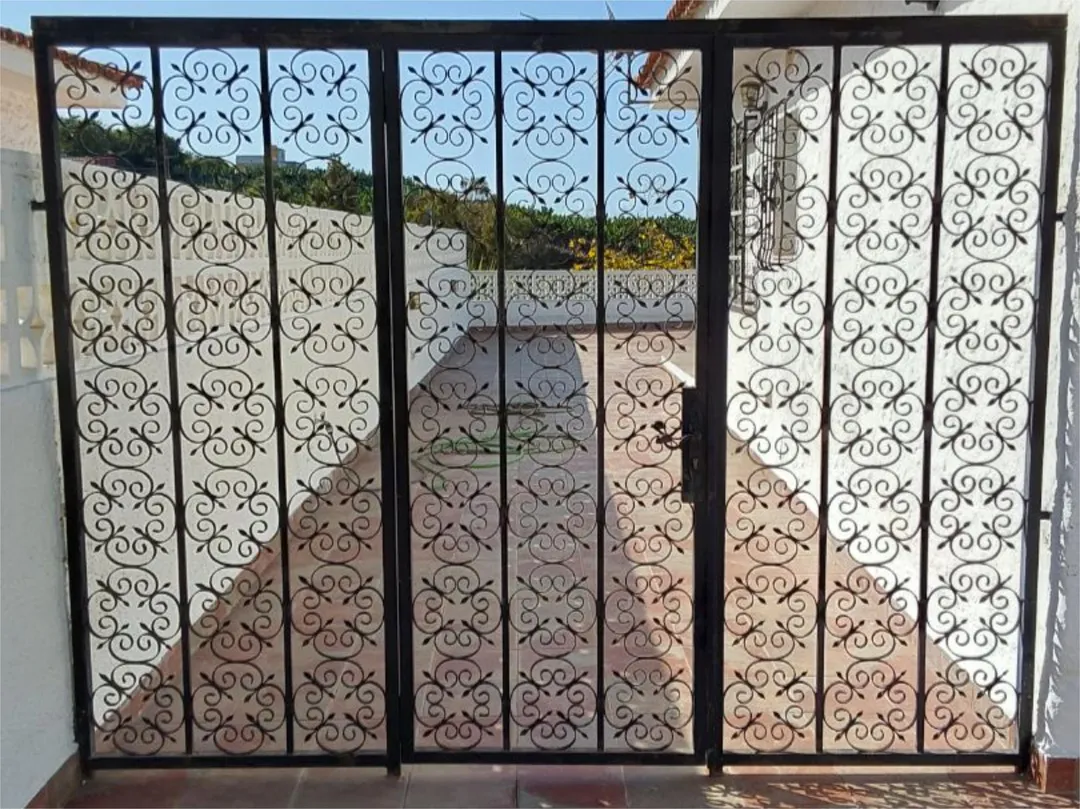 Casa adosada en avenida Avenida 8 Marzo 43