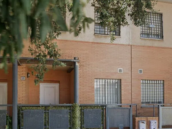 Chalet adosado en calle Burdeos, 21 - Foto 1