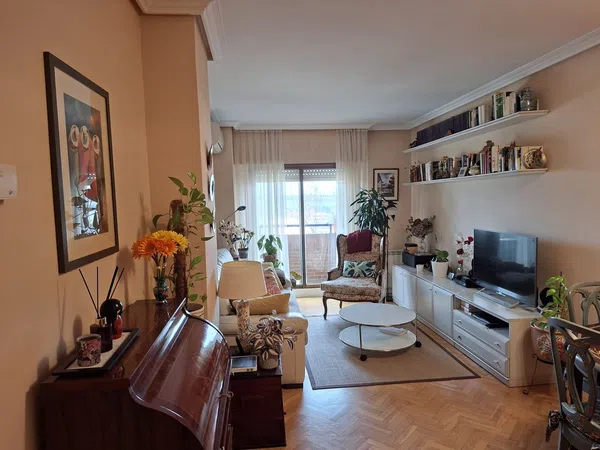 Piso en calle Alfonso Rodríguez Castelao, 21