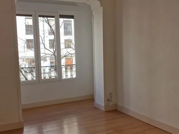 Piso en calle Alcalá, 104