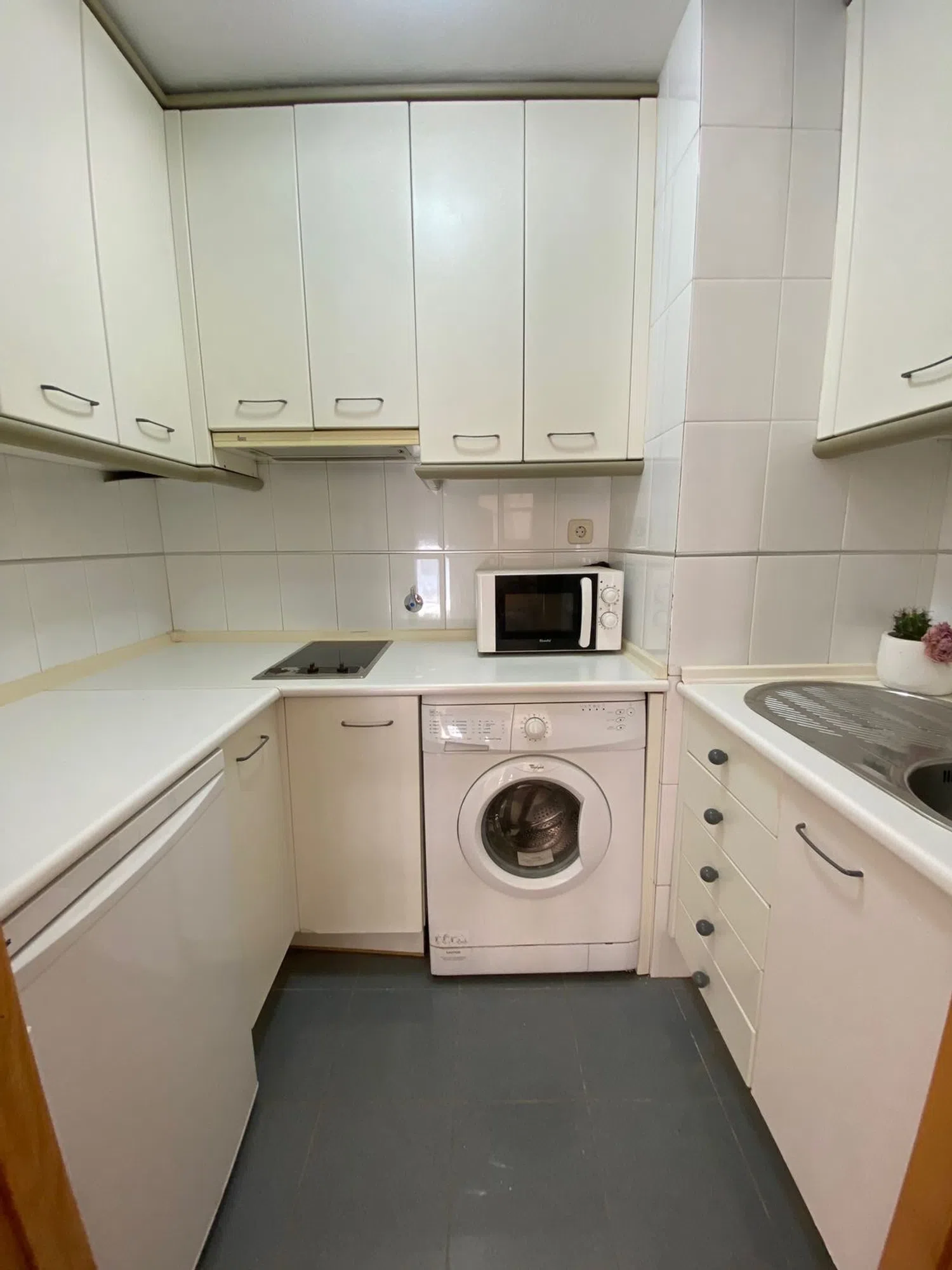 Estudio en calle de la Infanta Mercedes, 67 - Foto 9