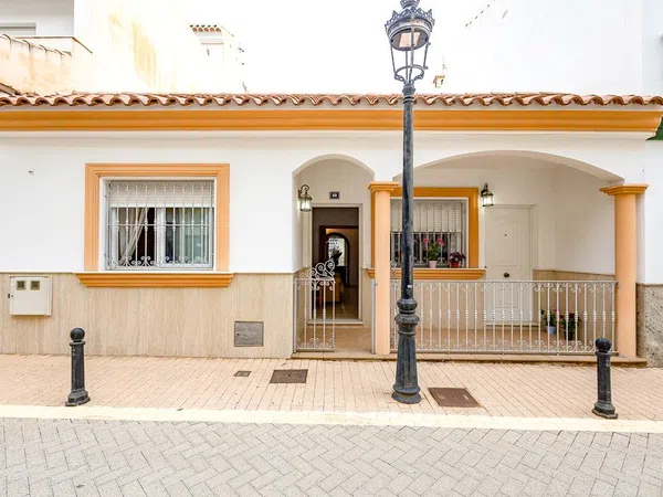 Casa de pueblo en Calle Andrés Segovia, 12 - Foto 1