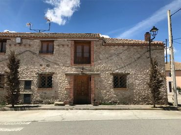 Casa adosada en  Calle Sangarcía 8 - Foto 1