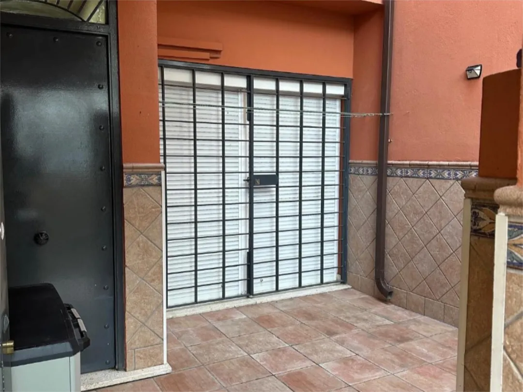 Piso en  Avenida de Medina Sidonia 7 - Foto 2