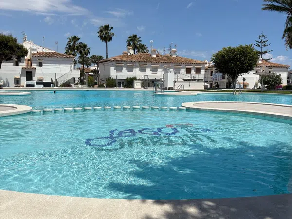 Chalet adosado en Urbanización Lago Jardín, 80 a - Foto 1