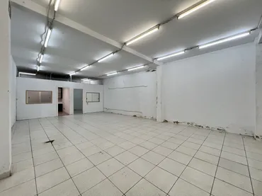 Local comercial en Badalona - Foto 2