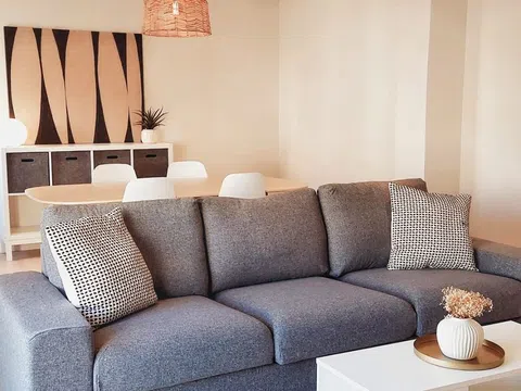 Ático en plaza de Santa Pagesa, 2