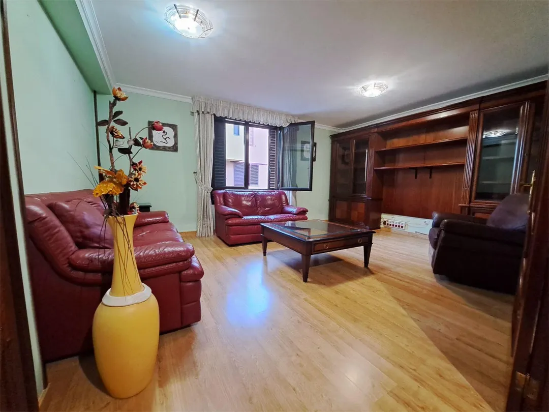 Piso en  Calle Pino Ojeda Pintora-Poeta 4 - Foto 4