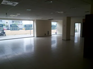 Local comercial en  passatge del Mar d'Alborán 8 - Foto 3