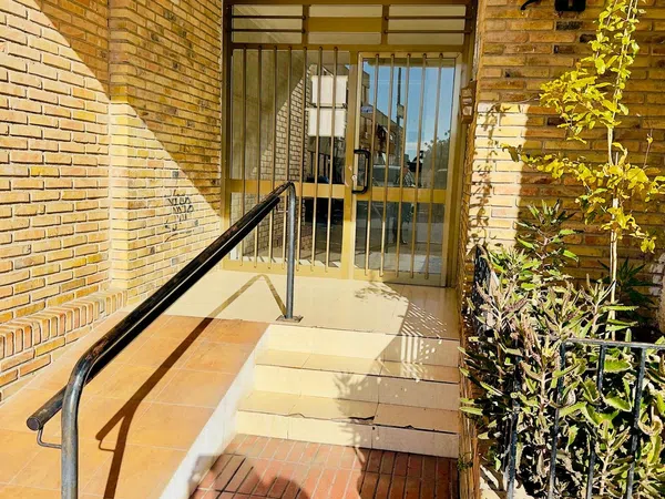 Piso en calle Pintor Antonio Amorós, 28