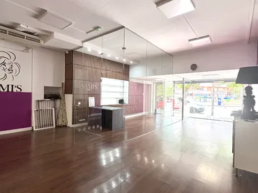 Local comercial en  Avinguda de Josep Tarradellas 96 - Foto 6
