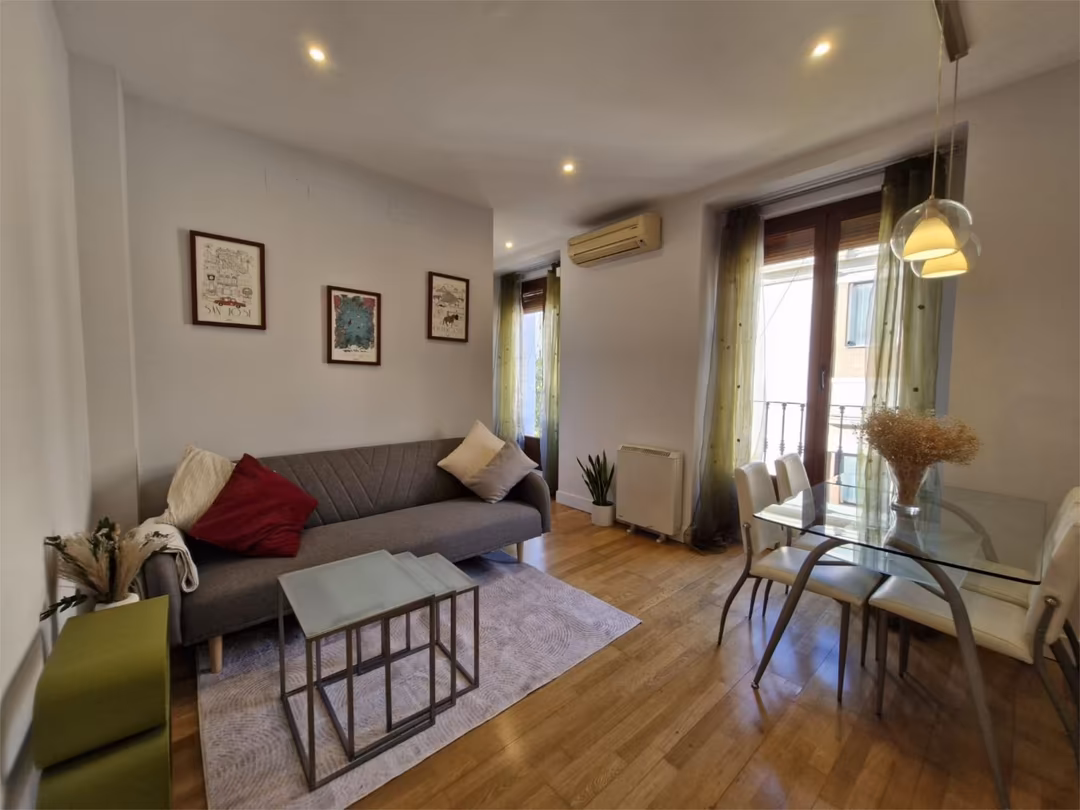 Piso en  Calle de Embajadores 43