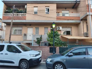 Chalet en casa adosada en buena zona - Foto 1