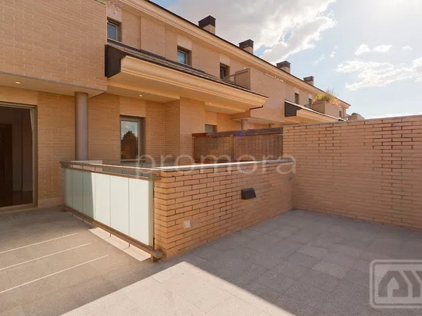 Chalet adosado en La Finca - Foto 3