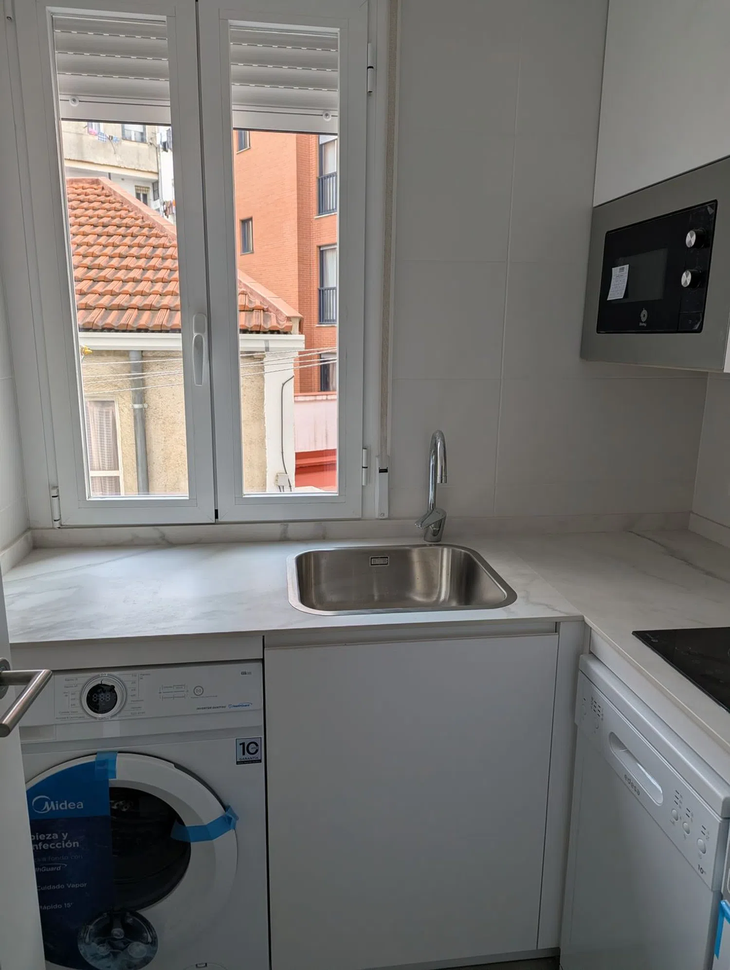 Piso en calle de Calvo Asensio, 4 - Foto 1