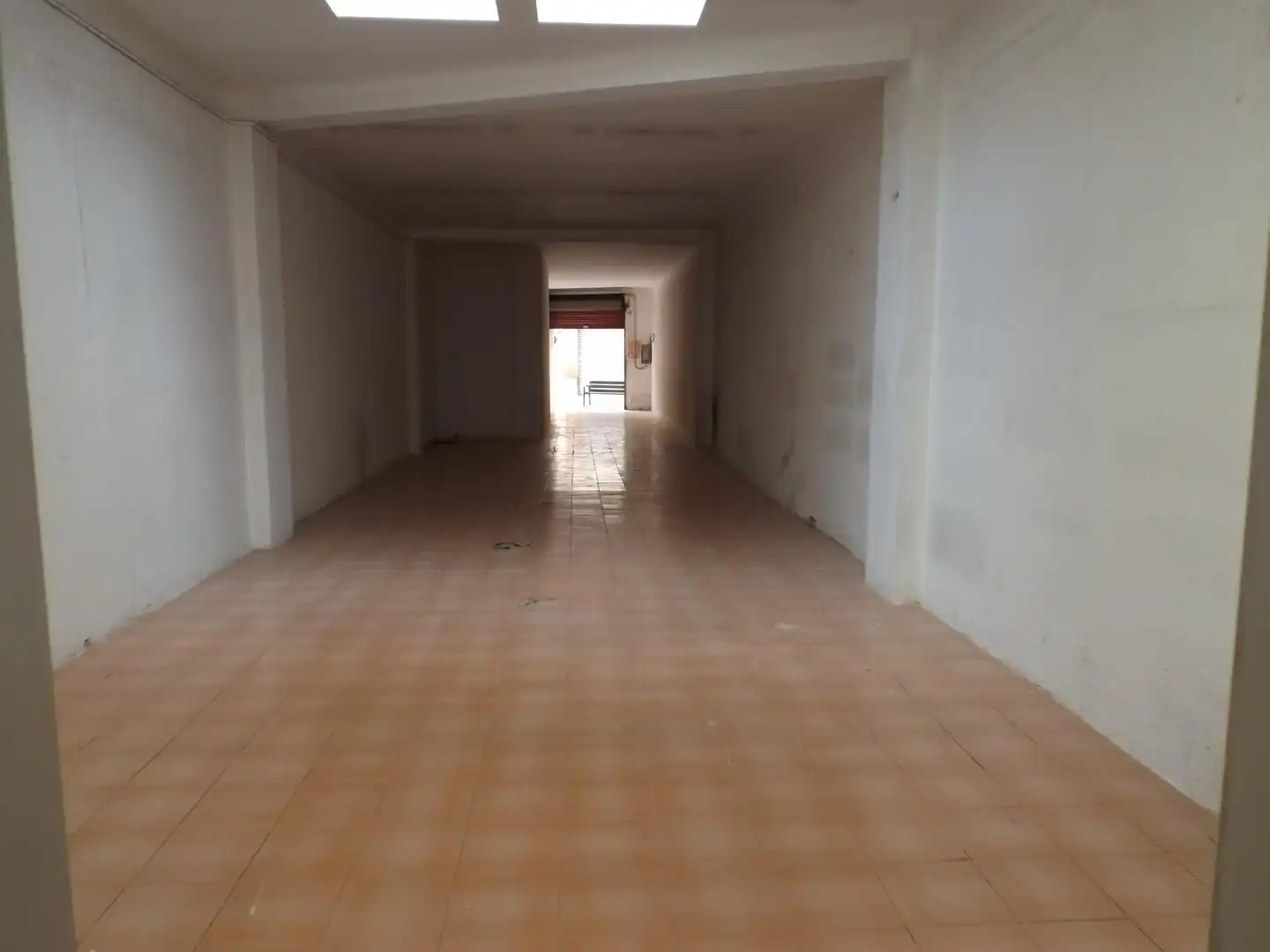 Local comercial en Cornellà de Llobregat - Foto 3