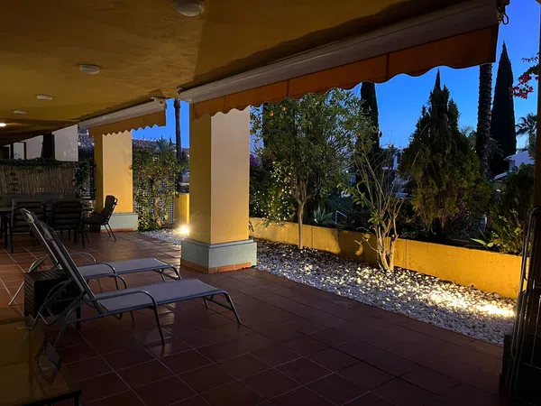 Piso en avenida Reina Doña Sofia, 1