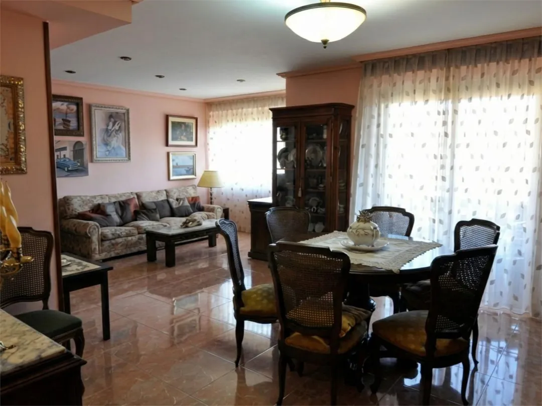 Piso en  Carrer de Carcaixent 4 - Foto 2