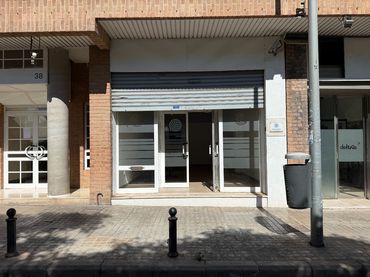 Local comercial en  Carrer d'Andrés Mancebo 38 - Foto 1