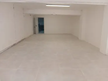 Local comercial en Cornellà de Llobregat - Foto 3