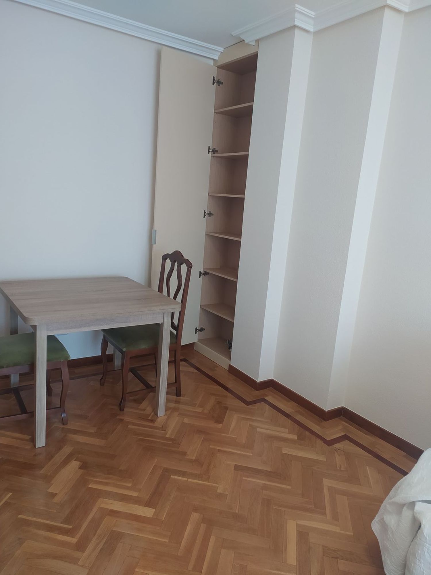 Piso en Capuchinos-Glorieta-C. Jardín - Foto 4