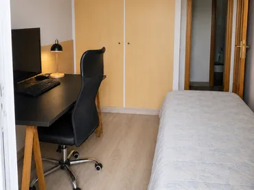 Piso en  Carrer d'Arnau d'Oms 42 - Foto 6