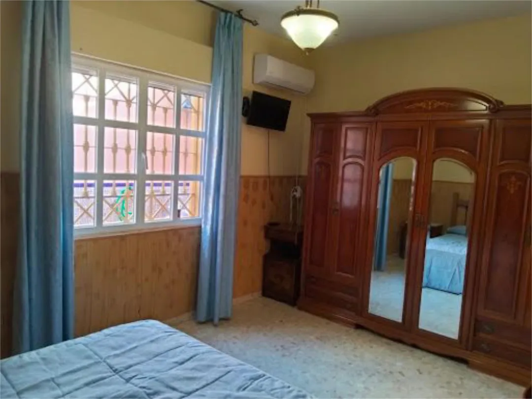 Casa adosada en  Avenida Ingeniero José Luis Prats 1 - Foto 1