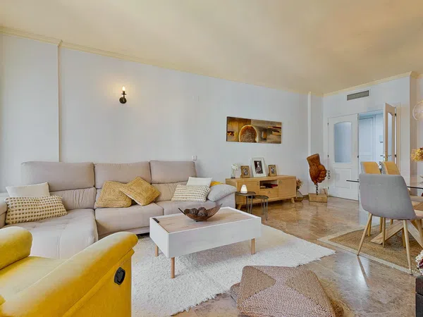 Piso en avenida Santiago de Compostela s/n sn - Foto 1