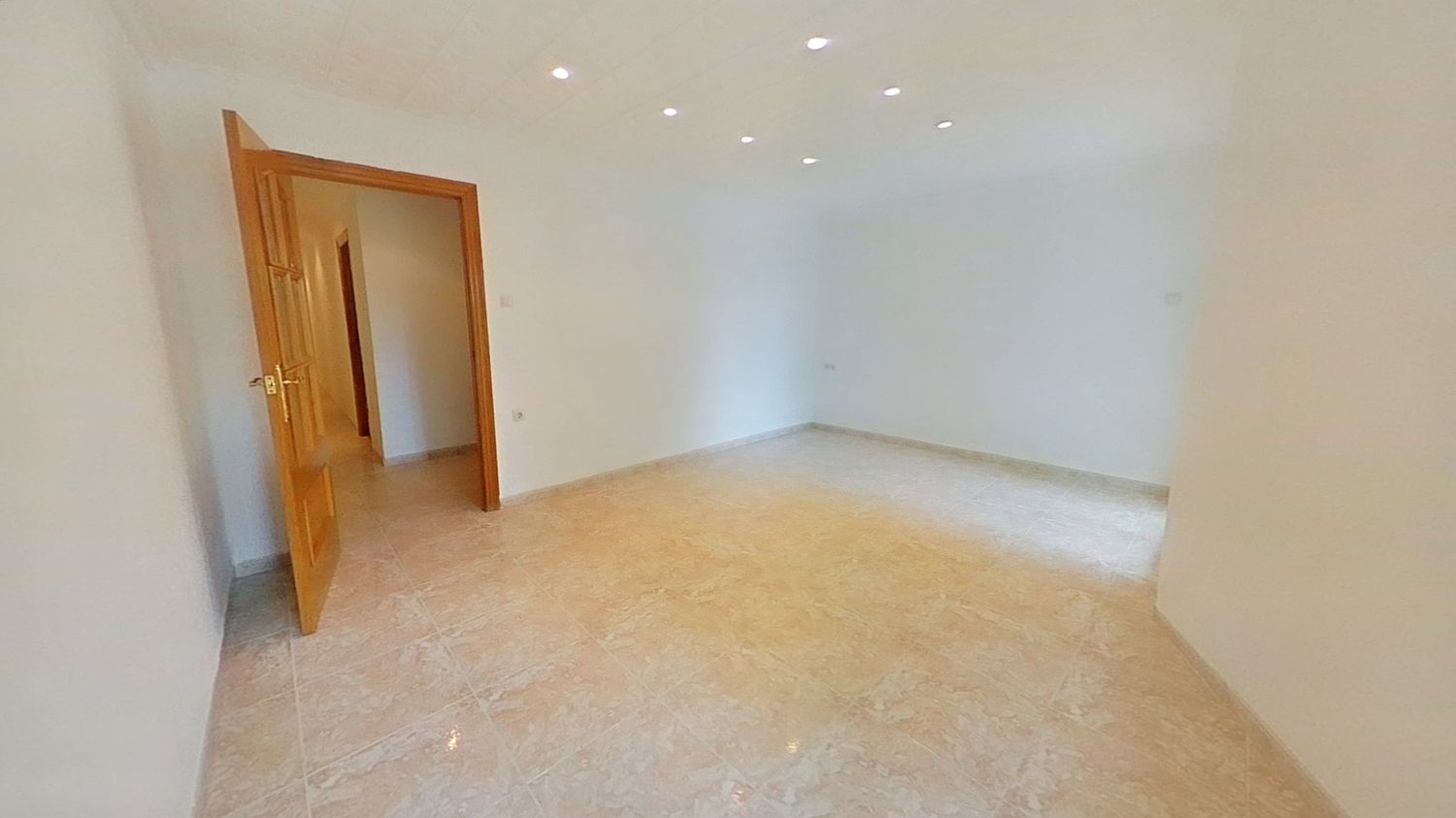 Piso en Barrio Torrefiel - Foto 2