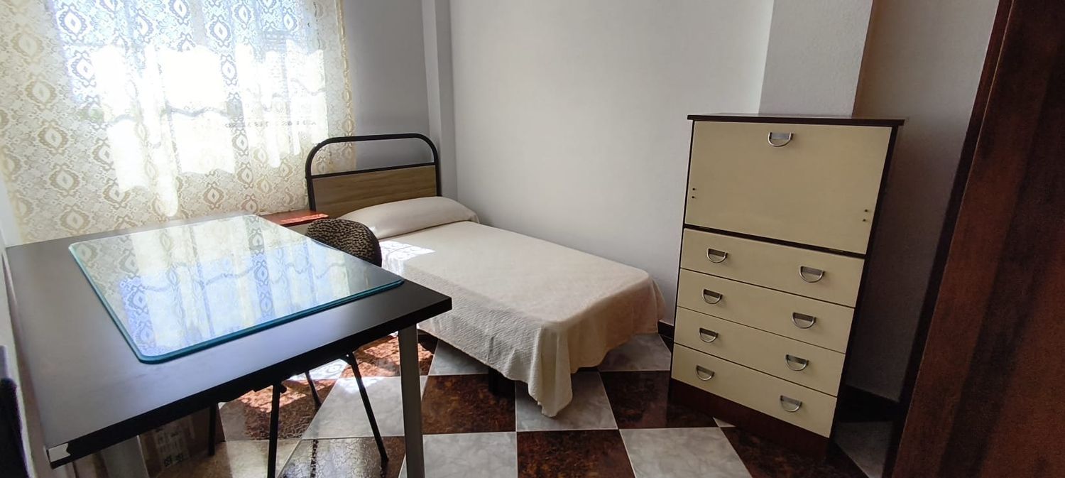 Piso en Plaza Valentin Ortigosa, Los Guindos - Parque Mediterráneo - Santa Paula - Foto 17