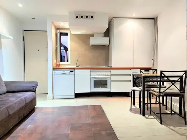 Estudio en calle de Quiñones, 10