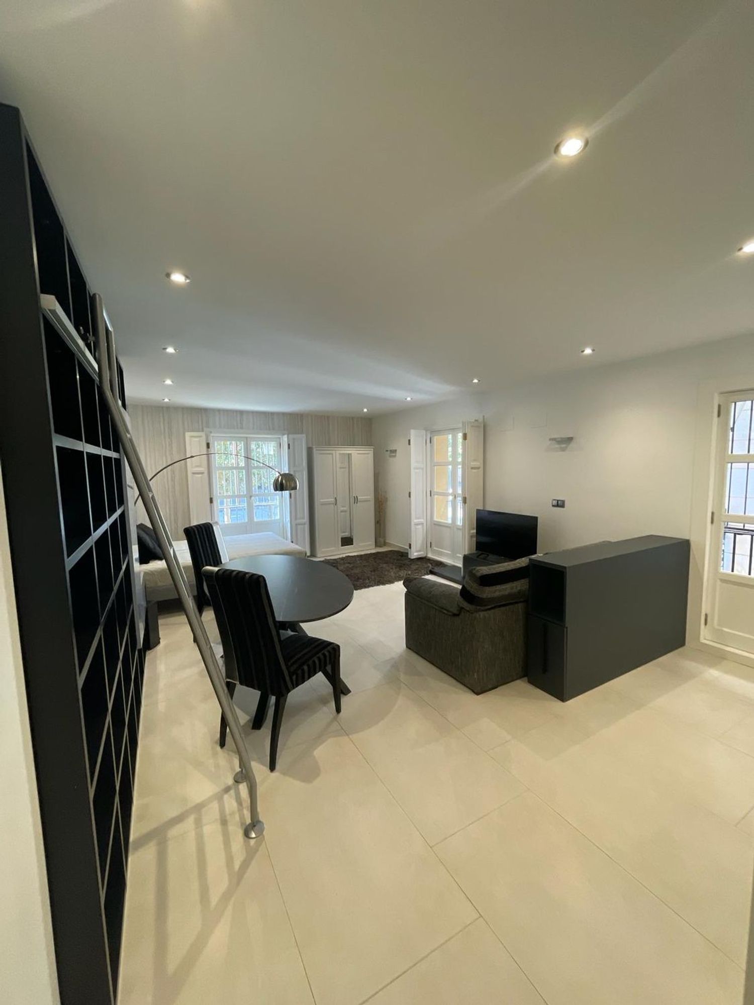 Estudio en plaza de Nàpols i Sicília, 9 - Foto 4