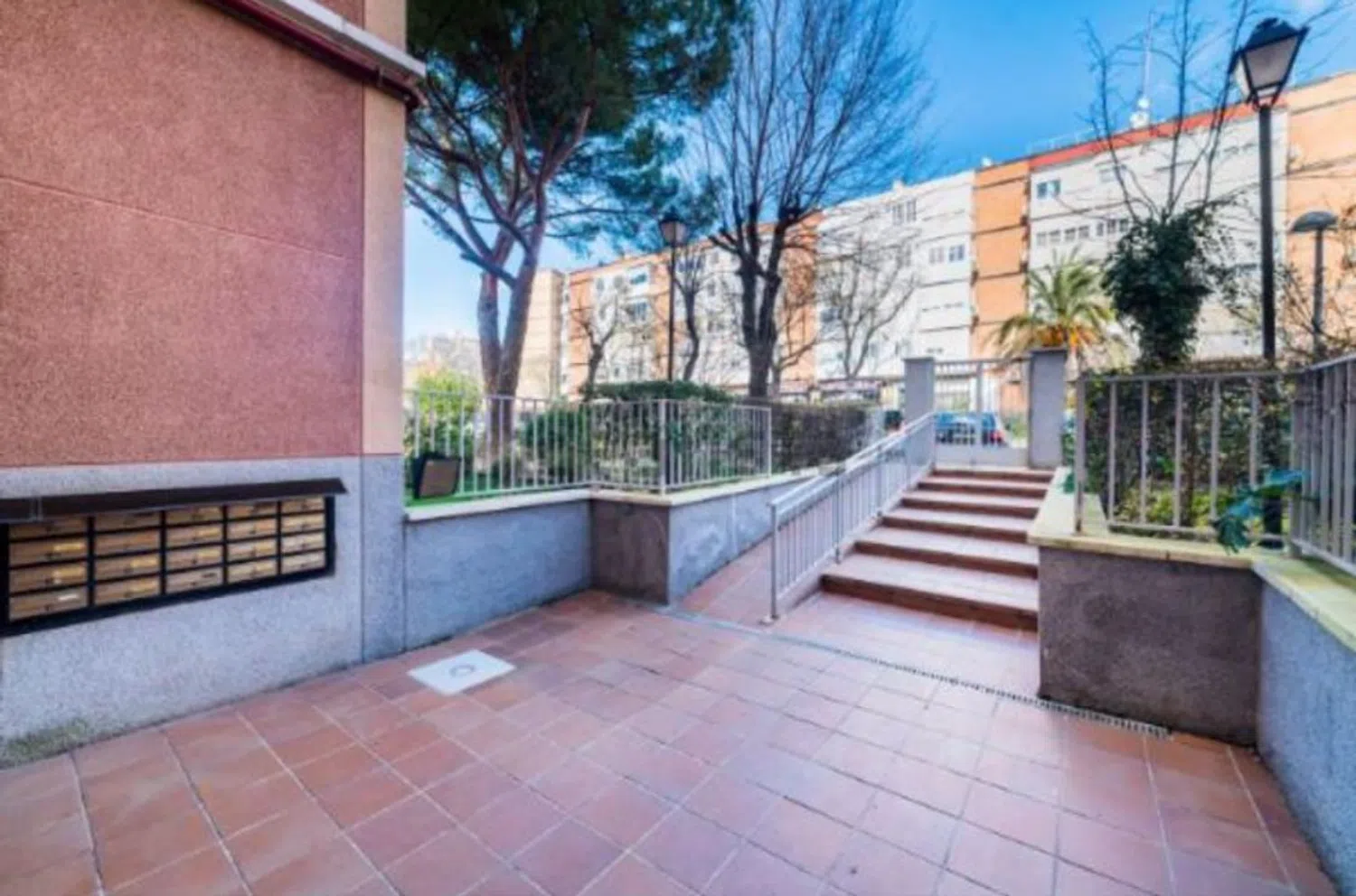 Piso en calle de Navalmoral de la Mata, 42 - Foto 1