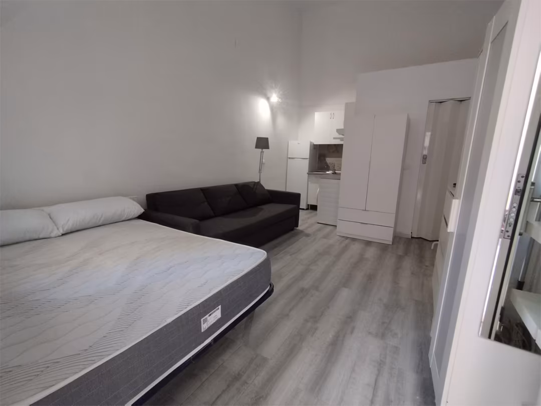 Estudio en  Avenida de Benyamina 23