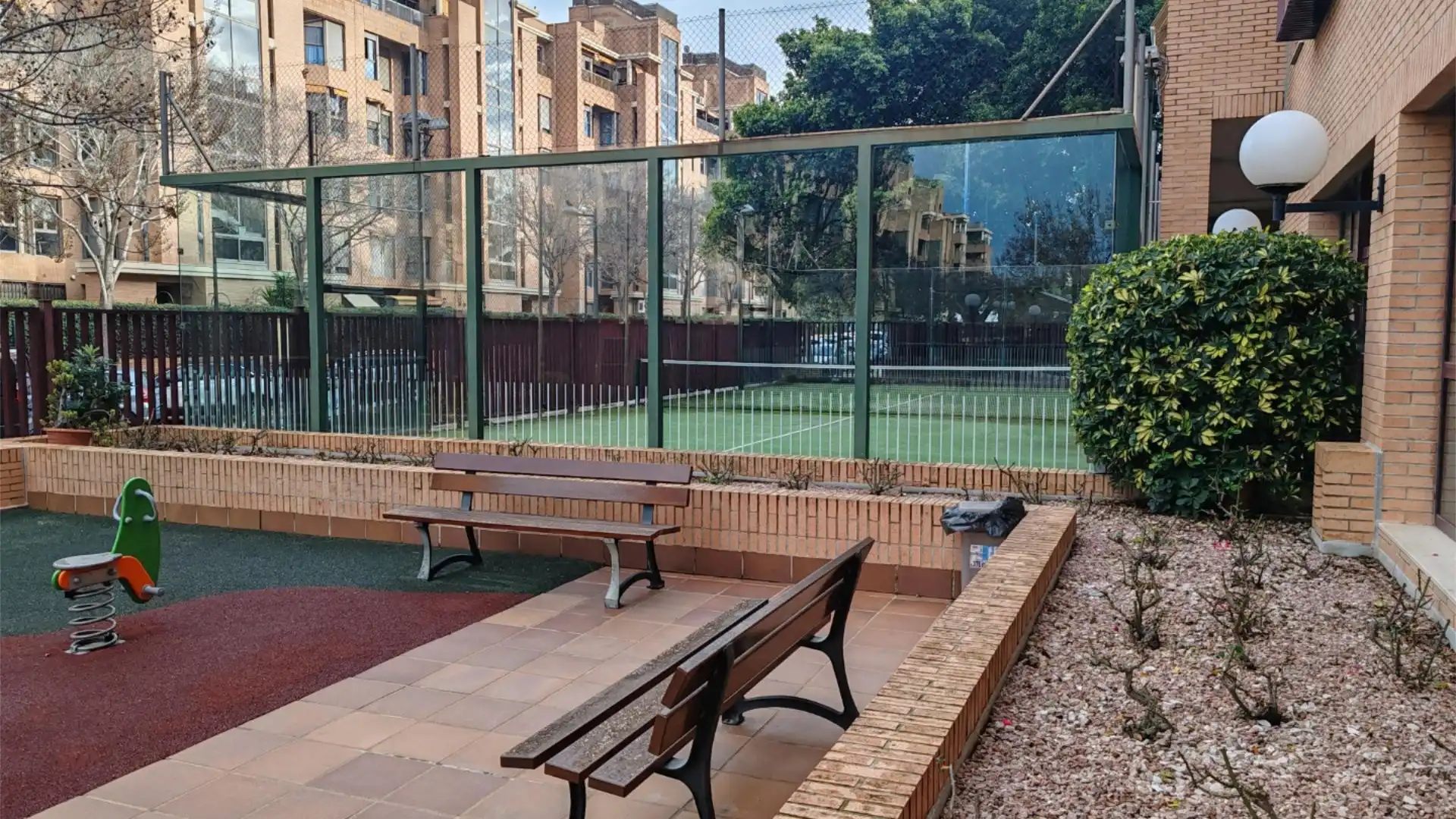 Piso en  Carrer de la Canal de Navarrés 9 - Foto 3