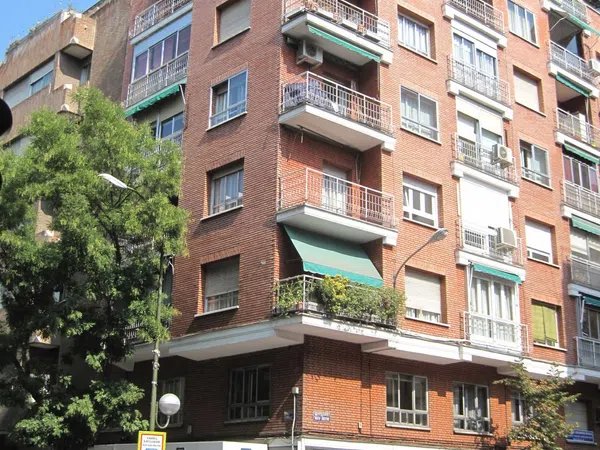 Piso en calle de Ferraz, 64