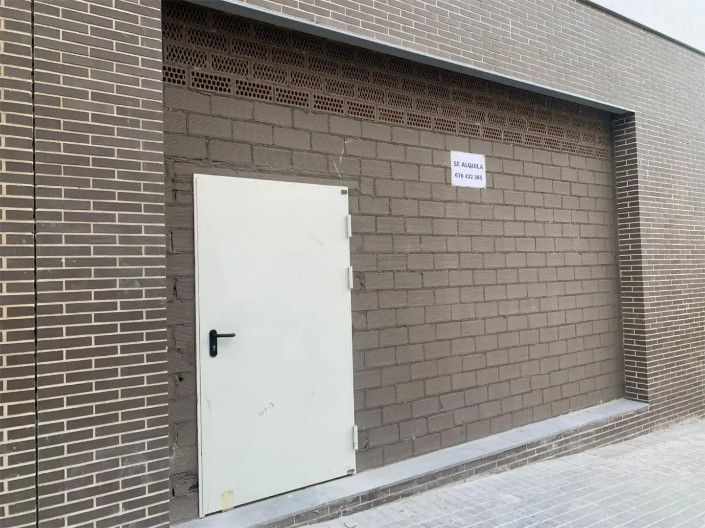 Local comercial en  Carrer Pintor Viladomat 8 - Foto 2