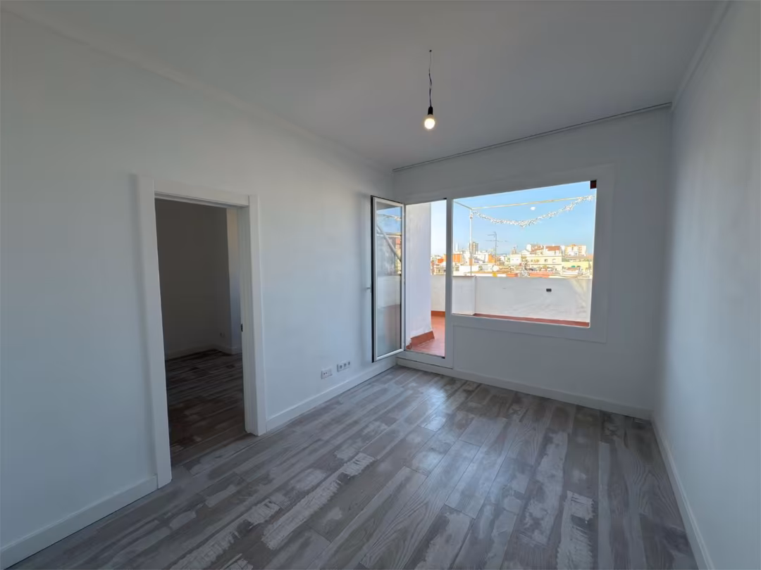 Piso en  Carrer de Rocafort 84 - Foto 3