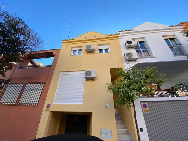 Chalet adosado en Calle Martínez Falero s/n - Foto 1