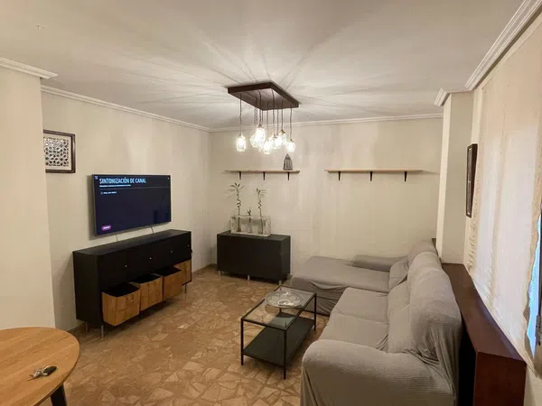 Chalet pareado en calle de Agustín Moreno, 23