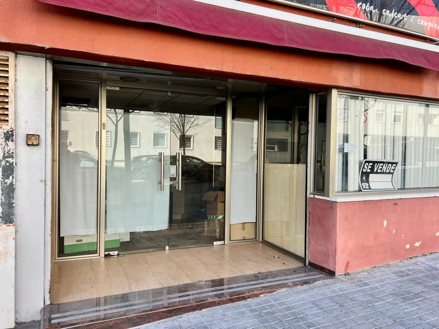 Local comercial en  Carrer SARAJEVO - Foto 26