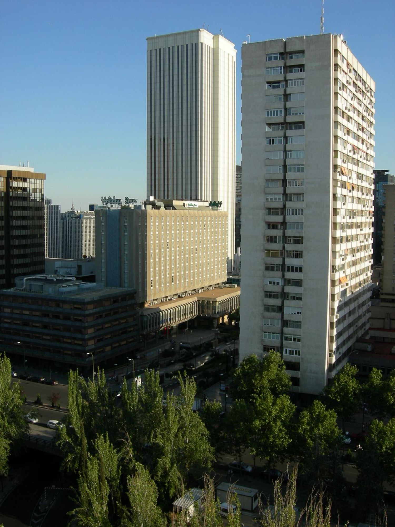 Piso en avenida del General Perón, 25