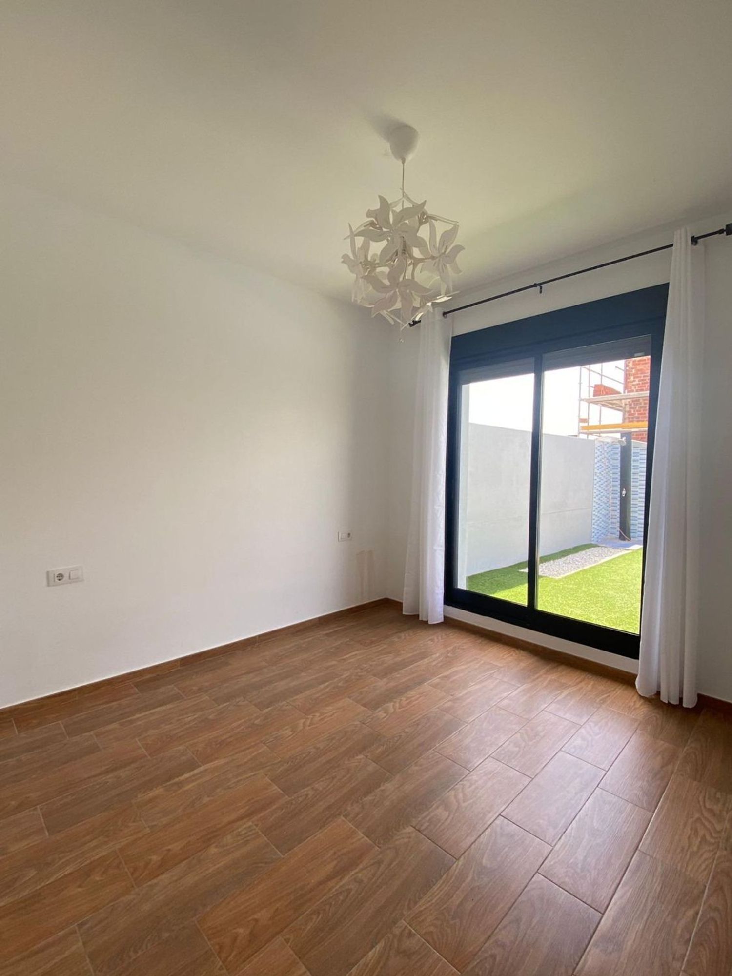 Chalet pareado en Calle Riu Turia - Foto 12