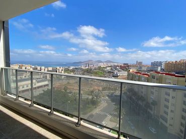Piso en  Avenida Juan Carlos I 1 - Foto 1