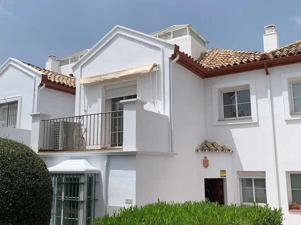 Chalet adosado en Camino de las cortes s/n, Guadalmina Alta - Foto 1