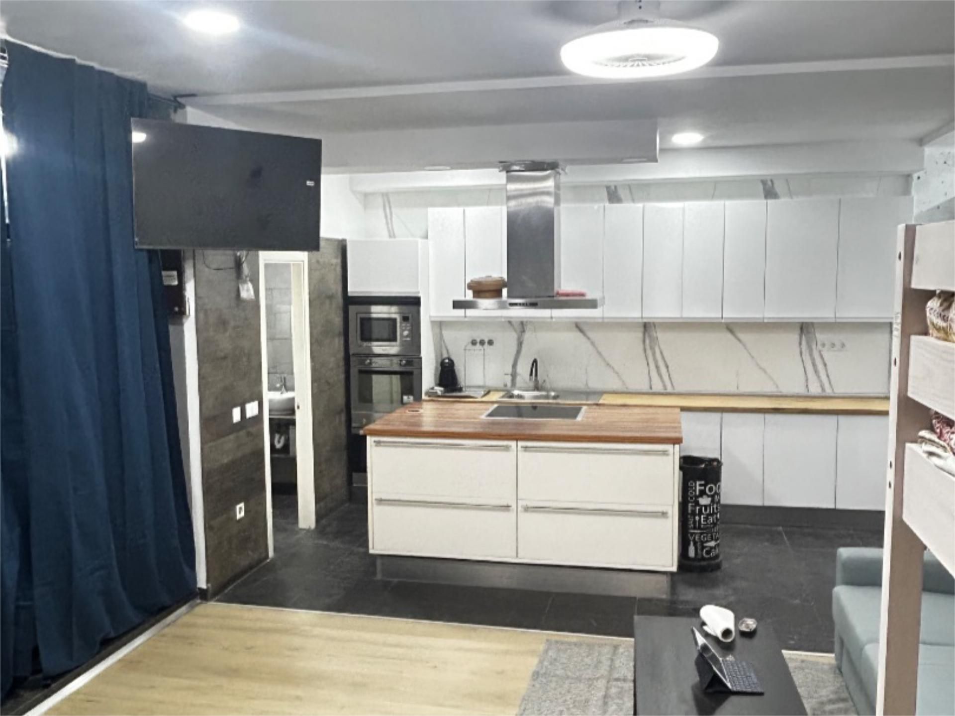 Piso en  Calle Valportillo Primera 1