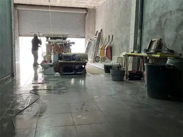 Local comercial en  Carrer Congost 26 - Foto 3