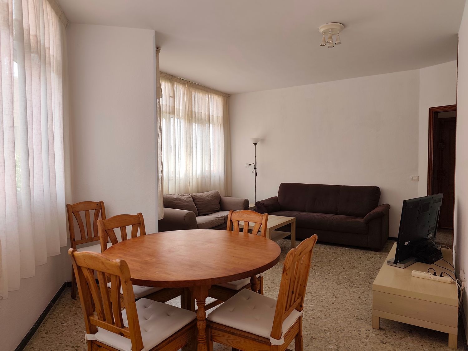 Piso en calle Bernardo de la Torre, 77 , 3º - Foto 2