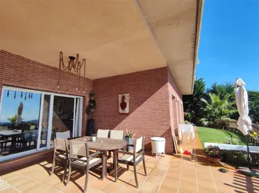 Chalet en  Carrer de les Roselles 11 - Foto 4